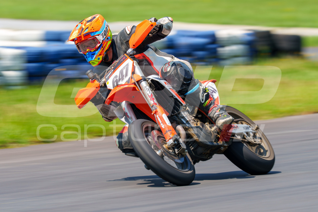 G-Cup + Supermoto Staatsmeisterschaft + Hungarian Supermoto Championship | GRIPcapture steht für authentische Sportfotografie in Österreich – für Momente, die mehr sind als Geschwindigkeit oder Ergebnis. Es geht um Emotion, Spannung, Fokus und den Augenblick, der oft nur einen Wimpernschlag dauert.Ob Motorsport, Teamsport oder 