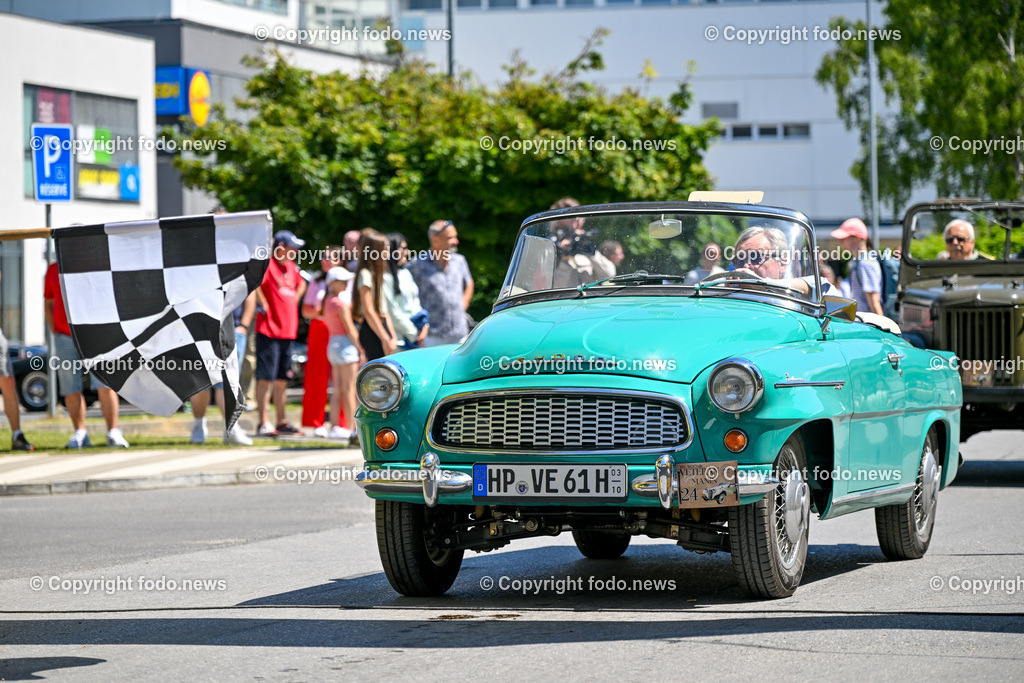 Slowakei_ Povazska Bystrica_ Veteran Tour Manin_ 14.06.2025-222 | 14.06.2025, Slowakei, SVK, Trenciansky kraj, Povazska Bystrica, im Bild Oldtimer Klub, Historische Fahrzeuge, Veteran Tour Manin, Auto, Alt, Besucher, Menschen, Feature, Symbolbild
