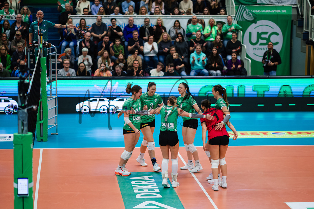 Volleyball, 1. Bundesliga Frauen, Hauptrunde, 8. Spieltag, Saison 2025/2026: USC Münster - Dresdner SC | 1. Bundesliga Frauen, Hauptrunde, 8. Spieltag, Saison 2025/2026, USC Münster empfängt Dresdner SC in der Sporthalle Berg Fidel in Münster. Foto: sportfotografie.ms | Markus Paletta - Realisiert mit Pictrs.com