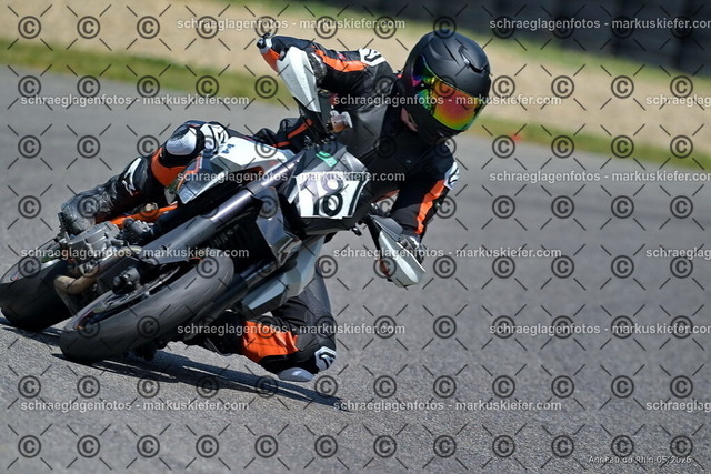 26BT02-1722 | markuskiefer.com - Realisiert mit Pictrs.com