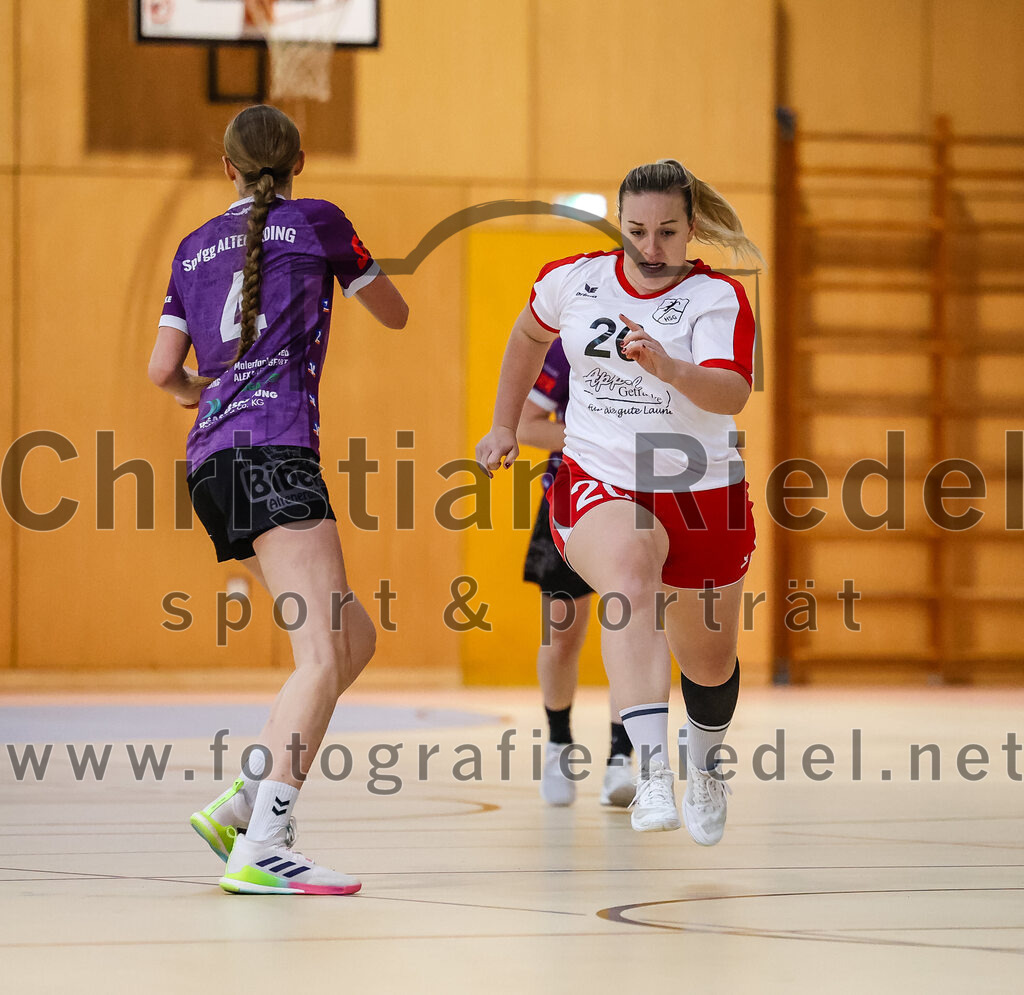 2024-10-13_047_SpVgg_Altenerding_gegen_SC_Freising | Erding, Deutschland, 13.10.2024:Handball, Bezirksoberliga Frauen Altbayern 2024 / 2024, 3. Spieltag, SpVgg Altenerding gegen SC Freising, Endergebnis: 26:35Greta Felbinger (SpVgg Altenerding, #4), Theresa Obermeier (HSG Freising-Neufahrn, #20)Foto: Christian Riedel / fotografie-riedel.net