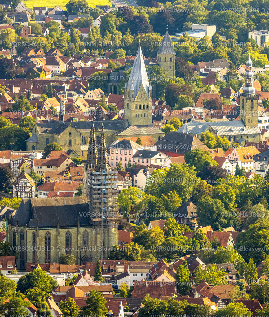 Soest230806100 | Luftbild, Innenstadtansicht, Altstadt, evang. Kirche Sankt Maria zur Wiese, St. Petri Alde Kerke, St. Patrokli-Dom, Sankt Pauli Kirche, Soest, Soester Börde, Nordrhein-Westfalen, Deutschland
