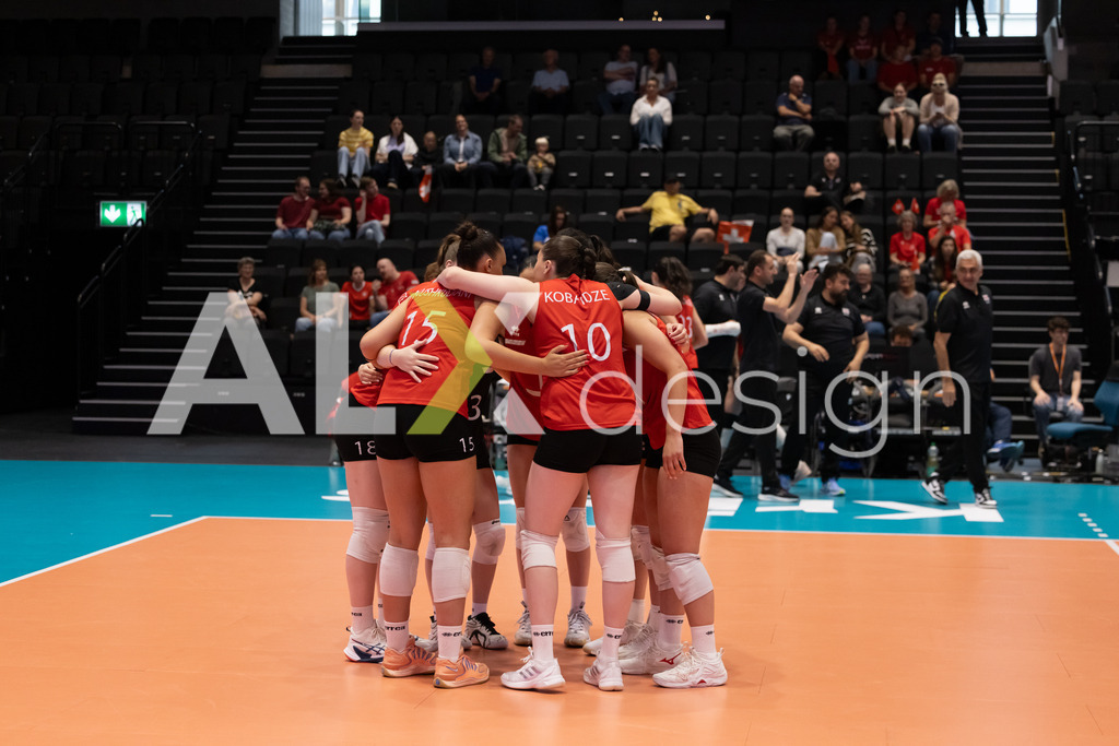 Georgia v Switzerland - CEV European League Women | KRIENS, SWITZERLAND - JUNE 12: Team of Georgia during the CEV European League match between Georgia and Switzerland at Pilatus Arena on June 12, 2026 in Kriens, Switzerland. - Realisiert mit Pictrs.com