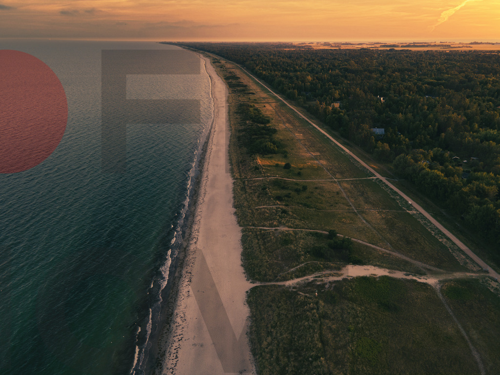 Dänemark 2 | Der wunderschöne Sonnenuntergang über der Ostseeküste Dänemarks. - Realisiert mit Pictrs.com