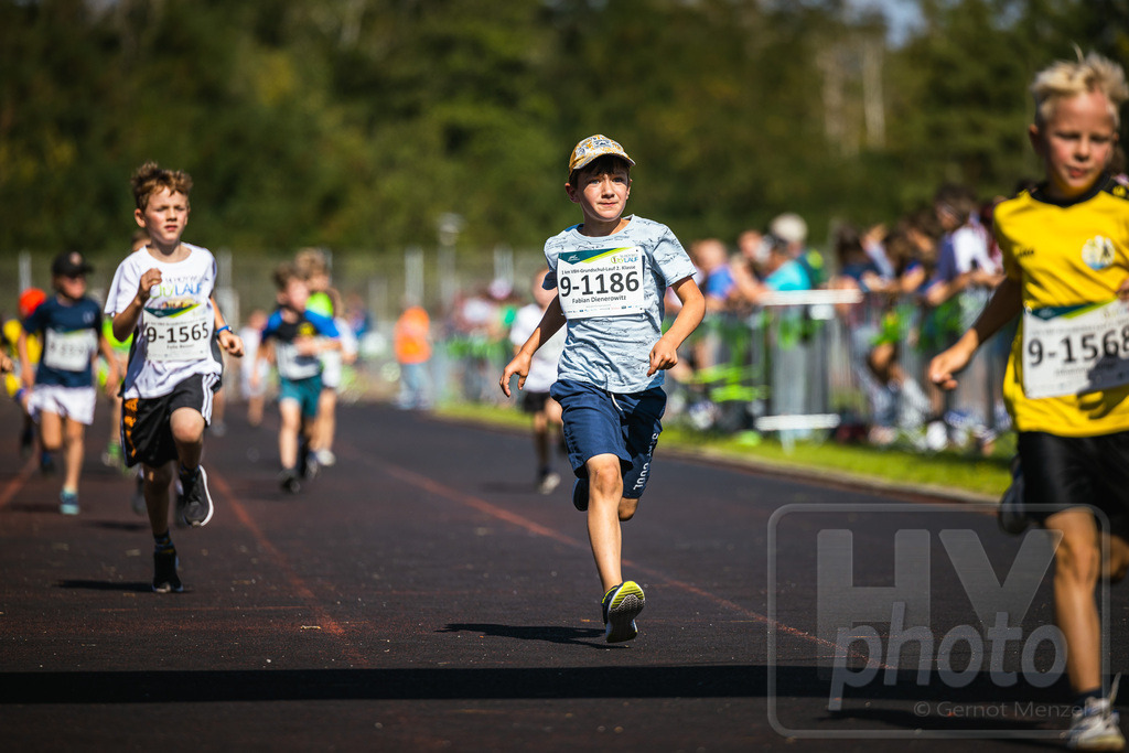 16. Hoywoj-CityLauf im Sportforum Hoyerswerda - 16.09.2023 | 1km VBH-Grundschul-Lauf 2. Klassen - Realisiert mit Pictrs.com