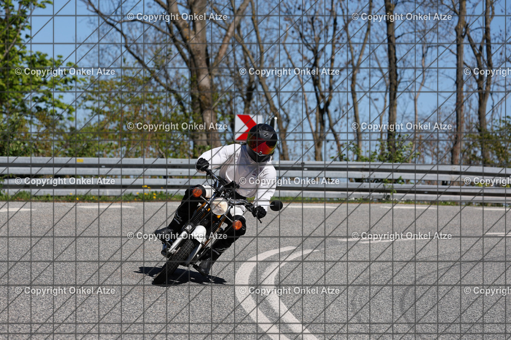 IMG_7116 | Fotograf am Kyffhäuser. Onkel Atze. Kyffhäuser Rennstrecke. Café36. Motorsportfotografie. - Realisiert mit Pictrs.com