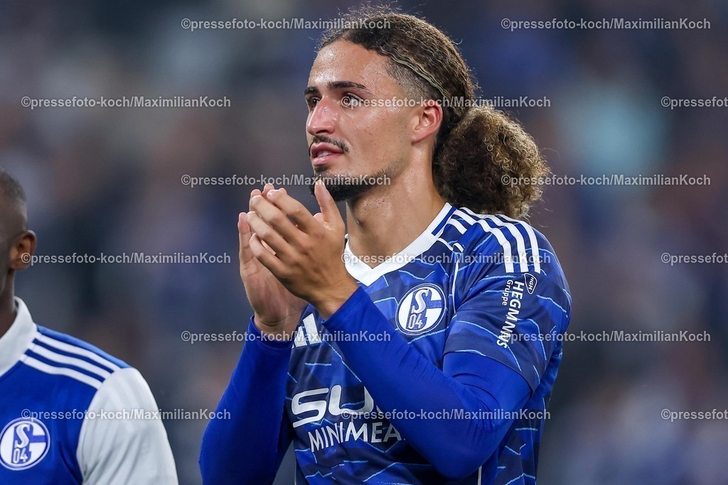S0401082501175 | 01.08.2025, Fußball, FC Schalke 04 - Hertha BSC, 1.Spieltag, 2. Fußball Bundesliga, Veltins-Arena Gelsenkirchen, Saison 2025 2026: Taylan Bulut (Schalke04 #31) DFB regulations prohibit any use of photographs as image sequences and or quasi-video.