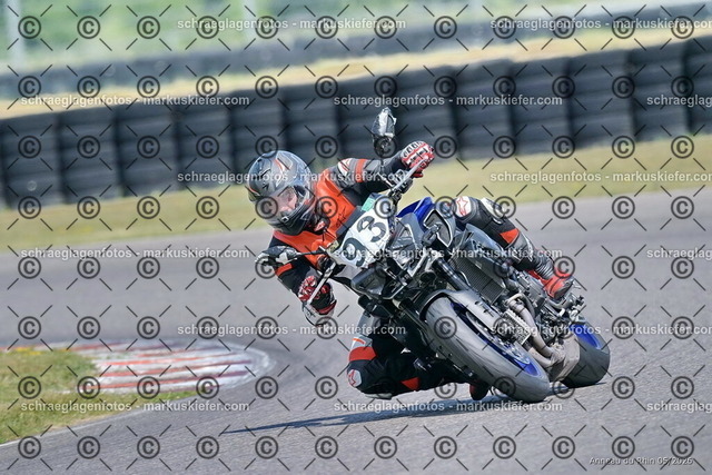 26BT02-2138 | markuskiefer.com - Realisiert mit Pictrs.com