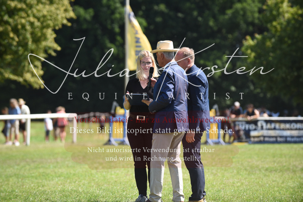 DSC_9732 | Pferde- und Turnierfotografie in Westsachsen. Pferdeportraits, Auftragszeichnungen und intuitive Kunst.