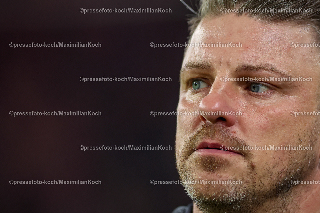 Due0911240109602109 | 09.11.2024, Fußball, Fortuna Düsseldorf - SC Paderborn 07, 2. Bundesliga, Merkur Spiel-Arena, Saison 2024 2025: Trainer Lukas Kwasniok (Cheftrainer Paderborn) DFB regulations prohibit any use of photographs as image sequences and or quasi-video.