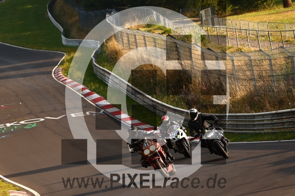 0323-20250814_02658 | Schöne Erinnerungen an spannende Momente - das festzuhalten ist unser Job. PIXELrace.de ist seit 2003 auf den Rennstrecken Europas unterwegs um die Action draußen beim Fahren und die wunderbare Stimmung imm Fahrerlager für euch einzufangen.