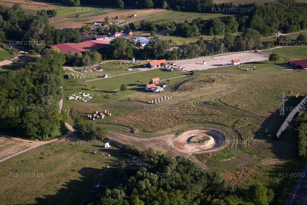 Luftbild: Haras de la Née in Neewiller-près-Lauterbourg im Bundesland Bas-Rhin in Frankreich. – Foto: IMG_66592.jpg vom 05.06.2014 durch Werner Riehm/FLY-FOTO.de – Auflösung des Originals: 4752 x 3168 px