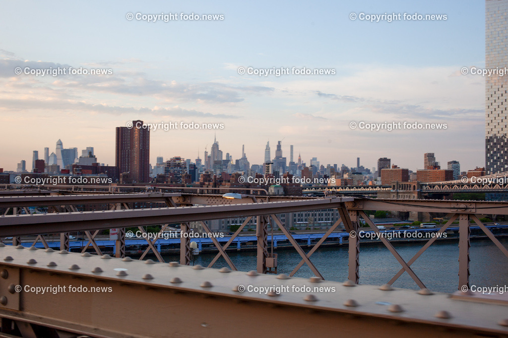 Vereinigte Staaten von Amerika_ USA_ New York City_ NYC_ 20.05.2024-26 | 20.05.2024, Vereinigte Staaten von Amerika, USA, New York City, NYC im Bild diverse Stadtansichten New York City, Wolkenkratzer, Essen, U-Bahn, Menschen, Stadion, Baseball, Yankees, Mets, Manhatten, East River, Trump, Macy, Verkehr, AutosNew York City ist eine Weltstadt an der Ostkueste der Vereinigten Staaten. Sie liegt im Bundesstaat New York und ist mit rund 8,8 Millionen Einwohnern die bevoelkerungsreichste Stadt des Landes.Quelle: Wikipedia