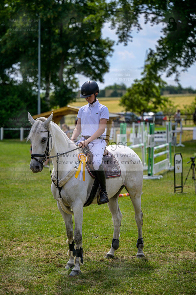 Reitturnier Voxtrup | Entdecke hochwertige Reitturnierfotos von Foto Oger. Professionell, emotional und authentisch – jetzt Lieblingsmomente im Shop bestellen. - Realisiert mit Pictrs.com