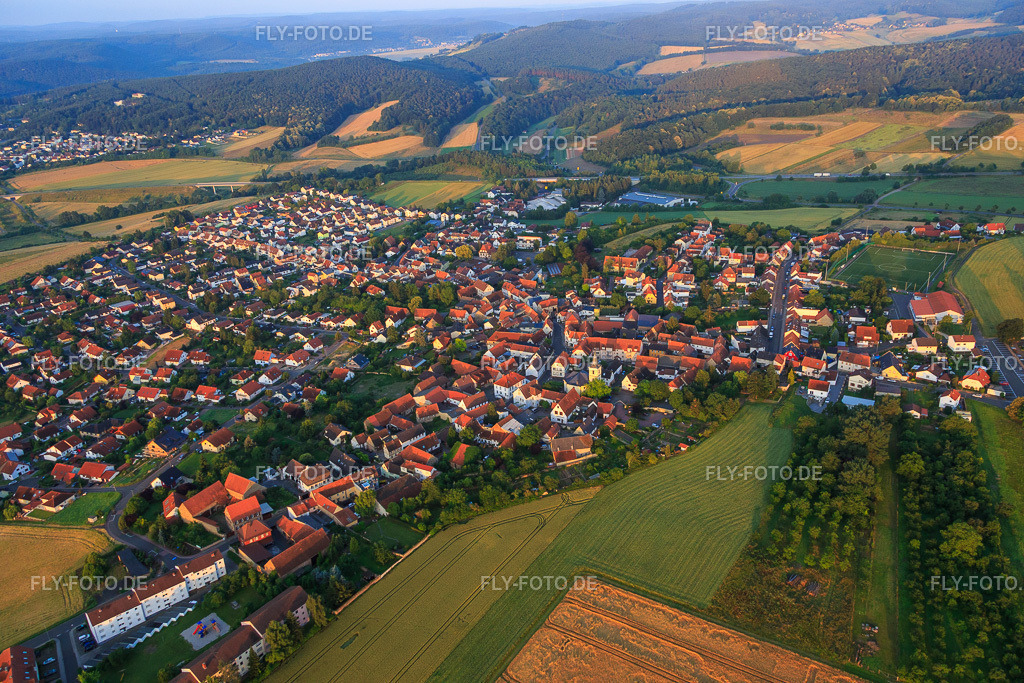 Ortsansicht aus Nordosten | Luftbild: Ortsansicht aus Nordosten in Kerzenheim im Bundesland Rheinland-Pfalz in Deutschland. Foto: IMG_091210.jpg vom 07.07.2016 durch Werner Riehm/FLY-FOTO.de - Realisiert mit Pictrs.com