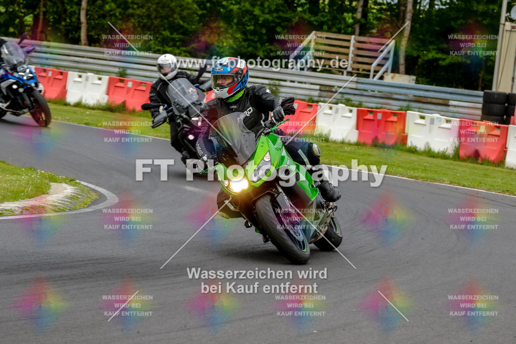 MotoTeamVBK-20240 | Hier findet Ihr Bilder von Touristenfahrten auf der Nürburgring Nordschleife oder von anderen Veranstaltungen die ich besucht habe. Viel Spass beim Durch Schauen 
