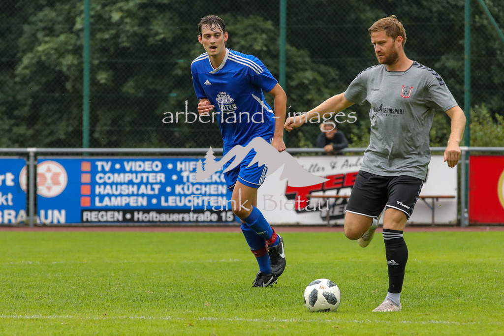 OE7A8232 | li. Tom Schreder