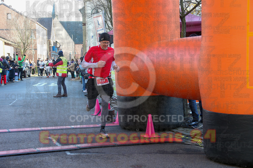 241201_1235_EX1_2794 | Sportfotografie im Rhein-Sieg Kreis, Köln, Bonn, NRW, Rheinland Pfalz, Hessen, etc. Unser Tätigkeitsfeld umfasst den Laufsport vom Volkslauf über den Marathon, Duathlon, Triathon bis zum Ultralauf wie Kölnpfad Ultra oder Schindertrail.