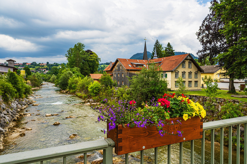 Blick über den Fluss Vils auf Pfronten im Allgäu | Blick über den Fluss Vils auf Pfronten im Allgäu.