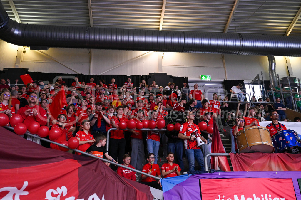SV Wiler-Ersigen vs Floorball Köniz - 15. April 2023 | SV Wiler-Ersigen vs Floorball Köniz
Stimo Arena, Kloten
Könizer Fans.
Bild: Sportfotografie Markus Aeschimann | www.markus-aeschimann.ch - Realisiert mit Pictrs.com