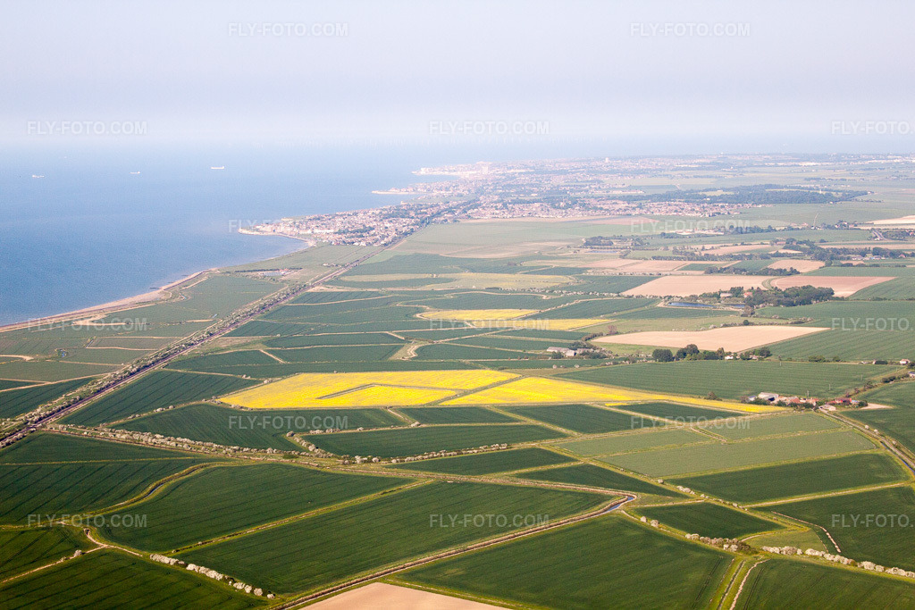 Aerial view: View of the town in Bishopstone in the state England, Great Britain. – Photo: IMG_50373.jpg taken on 05/27/2012 by Werner Riehm/FLY-FOTO.com – Resolution of the original: 4752 x 3168 px