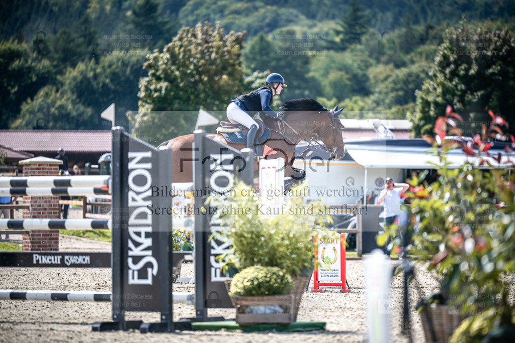 DOS_6977 | Entdecke hochwertige Reitturnierfotos von Foto Oger. Professionell, emotional und authentisch – jetzt Lieblingsmomente im Shop bestellen. - Realisiert mit Pictrs.com
