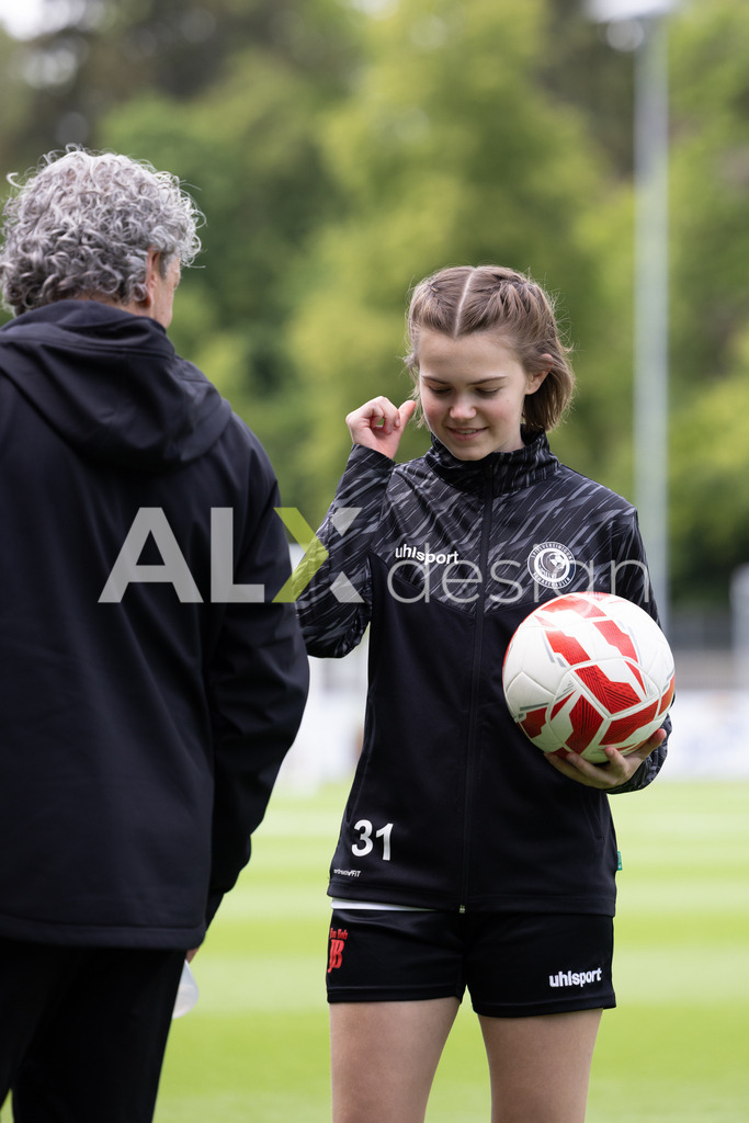 Fußball I Frauen I Saison 2025-2026 I Frauen 3. Liga | FVRZ Gruppe 2 | 18. Spieltag I Spielvereinigung Schaffhausen Damen 1 - Team Furttal Zürich I 17.05.2026 | Hochwertige Sportfotos kaufen & lizenzieren für Medien, Vereine, Agenturen & Sportler:innen. Entdecke professionelle Sportfotografie im Bildshop von Alexander Franzen. - Realisiert mit Pictrs.com