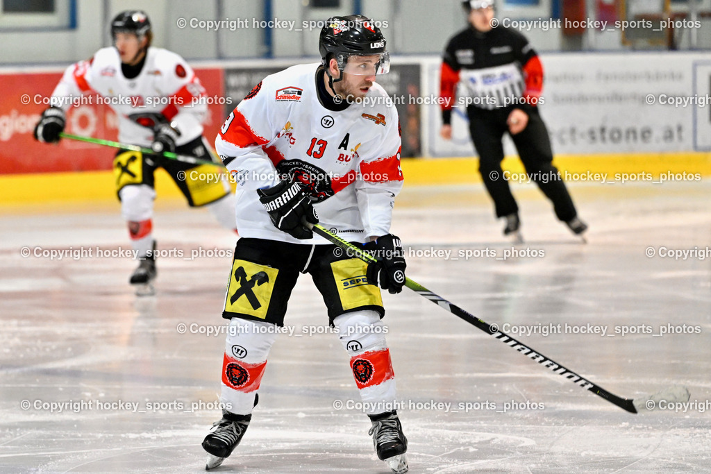 ESC SPARKASSE STEINDORF vs. EV ZELTWEG MURTAL LIONS | #13 Schiech Thomas EV ZELTWEG MURTAL LIONS, ESC SPARKASSE STEINDORF vs. EV ZELTWEG MURTAL LIONS, ESC SPARKASSE STEINDORF vs. EV ZELTWEG MURTAL LIONS am 27.12.2025 in Steindorf (Ossiachersee Halle), Austria, (Photo by Bernd Stefan)