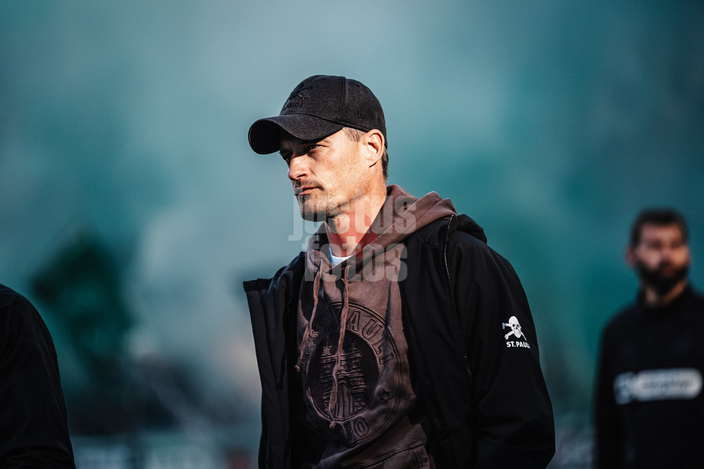 Fußball | Männer | Saison 2025/2026 | 1. Fußball-Bundesliga | 6. Spieltag | SV Werder Bremen vs. FC St. Pauli | 04.10.2025 | Trainer Alexander Blessin (FC St. Pauli)