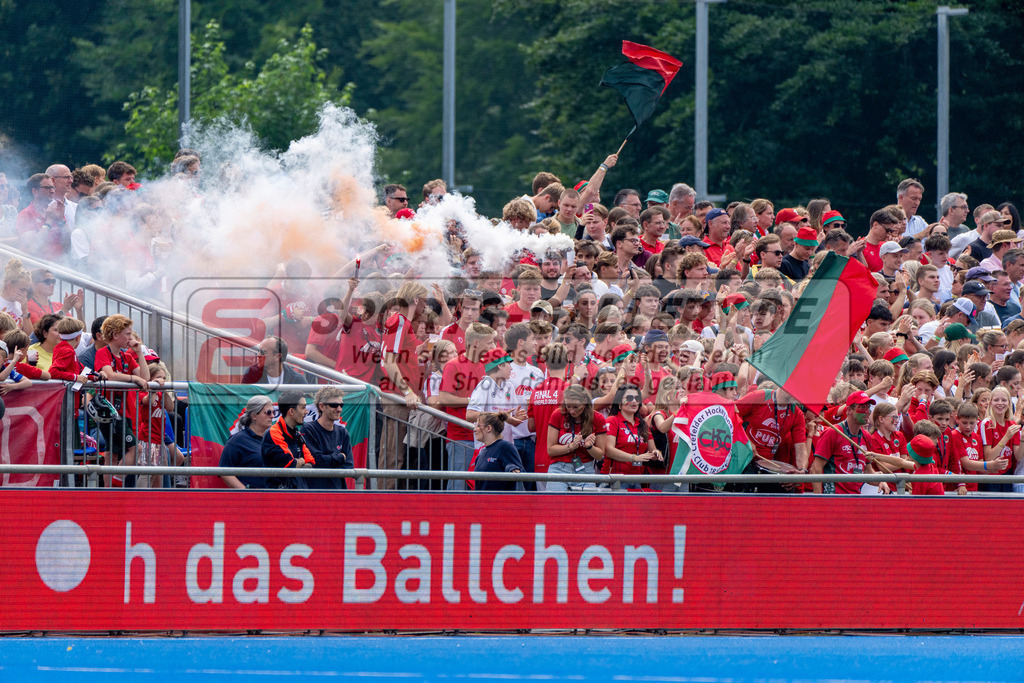 Final4_20250601-1424-HK108594 | Krefeld, Deutschland, 01.06.2025:  Feldhockey Final4 2025 – „Deutsche Feldhockey-Meisterschaften 2025“ Crefelder HTC - Rot-Weiss Köln (Finale Herren) im Gerd-Wellen-Hockeyanlage am 01.06.2025 in Krefeld, Deutschland. (Foto von Kramhöller/Fehrmann/Kaste)Krefeld, Germany, 01.06.2025: Feldhockey Final4 2025 – „Deutsche Feldhockey-Meisterschaften 2025“ Harvestehuder HTC - Düsseldorfer HC (Finale Damen) in Gerd-Wellen-Hockeyanlage at 01.06.2025 in Krefeld, Deutschland. (Foto from Kramhöller/Fehrmann/Kaste)