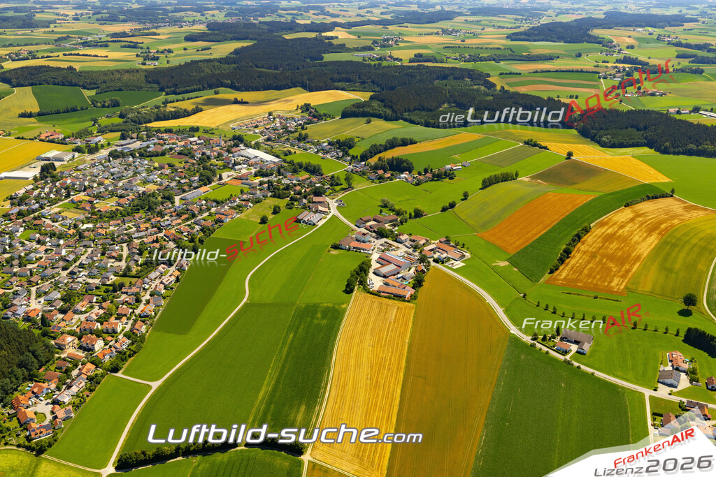 Aktuelles Luftbild von  Bodenkirchen - Die Luftaufnahme wurde 2022 mittels UL-Flugzeug erstellt ( keine Drohne ) - hochauflösende Kamera-Systeme von  Canon -Beste Qualität - Für grossformatige Ausdrucke geeignet. Die Geschenkidee !
