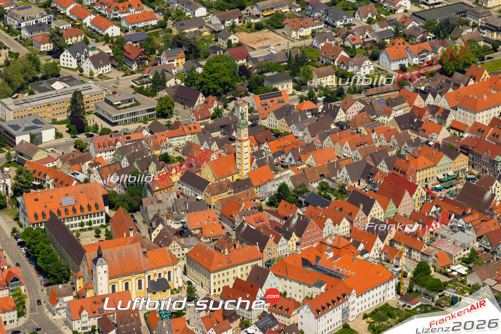 Das Luftbild zeigt Altstadt Mindelheim - Die Luftaufnahme wurde 2023 vom UL-Flugzeug aus erstellt ( keine Drohne ) - Hochauflösende Luftaufnahme - Für grossformatige Ausdrucke geeignet. Die Geschenkidee !Mit Lizenz und Bildrechte bestellbar