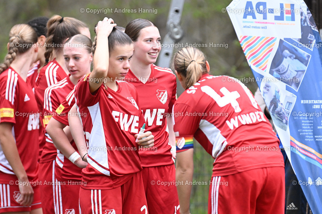 Fußball I Frauen I Saison 2024-25 I Oberliga I FC Jesteburg-Bendestorf - SpVg Aurich Frauen I 13.4.2025 | a-hannig - Realisiert mit Pictrs.com