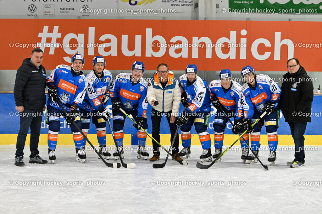 ESC Steindorf Sparkasse Feldkirchen Shooting | Hans Tschernutter Sektionsleiter ESC Steindorf, #21 WALDER PATRIK, #11 Luka Kalan, #92 RATZ PATRICK, #64 Stichauner Fabian, #57 Wilfan Franz, #46 Maurer Julian, Sportlicher Leiter ESC Steindorf Armin Rac, Gerhard Schreilechner, ESC Steindorf Sparkasse Feldkirchen Shooting, ESC Steindorf Sparkasse Feldkirchen Shooting am 24.10.2025 in Steindorf (Ossiachersee Halle), Austria, (Photo by Bernd Stefan)