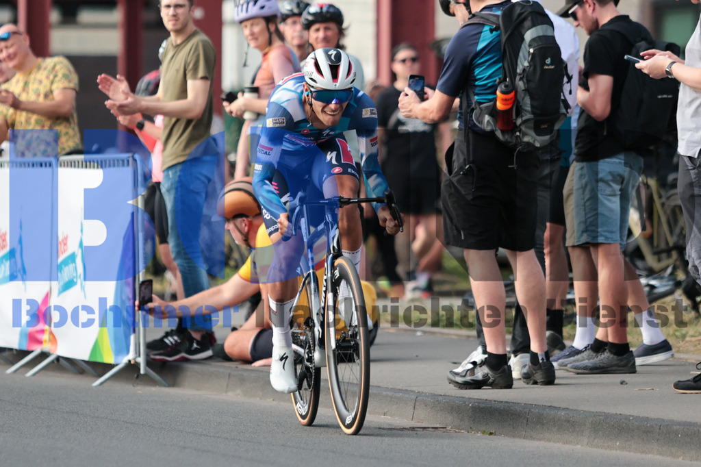 SES_DEUTOU20250820-151 | bond - Realisiert mit Pictrs.com