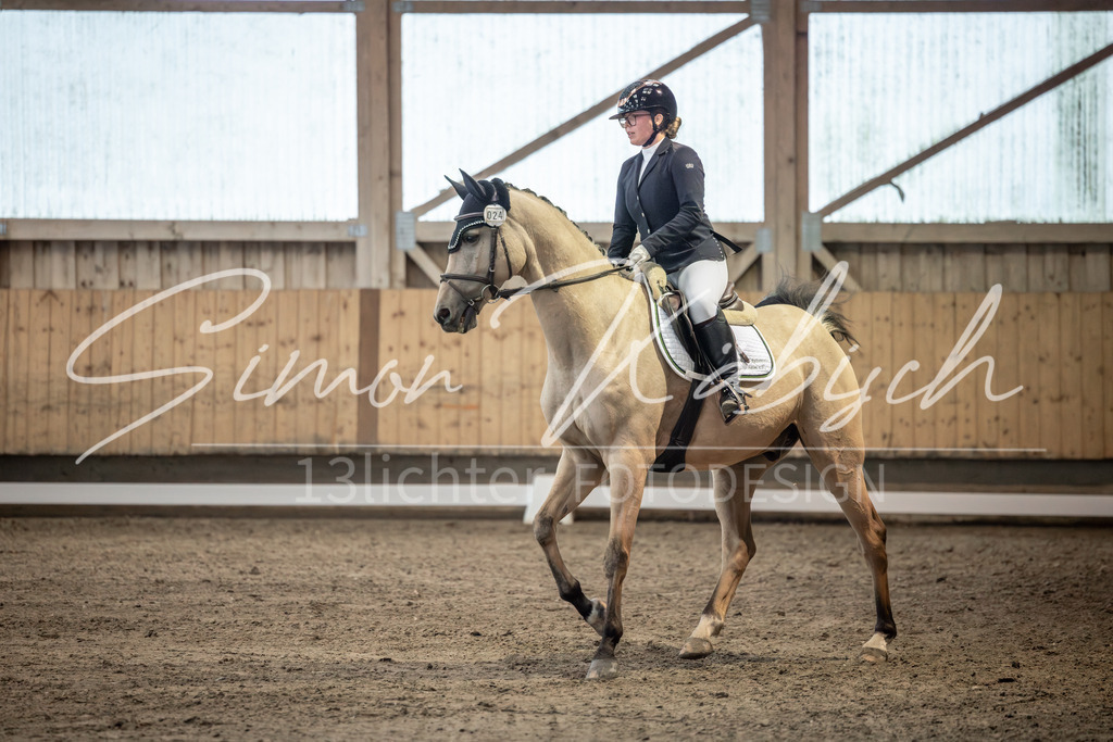 20251011-_3LI5949 | Tierfotografie Pferde, Hunde, Katzen, Haustiere.
Turnierfotografie Reitturniere, Reiten, Springreiten, Dressur in Hanau, dem Main-Kinzig-Kreis und dem Rhein-Main- Gebiet um Frankfurt