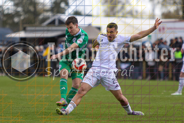 28.03.2026 GER, Fussball, Herren, Niederrhein Pokal Halbfinale, Saison 2025/2026, 1. FC Bocholt - MSV Duisburg | Conor Noß (MSV Duisburg) und Marvin Lorch (Bocholt) im Kampf um den Ball 