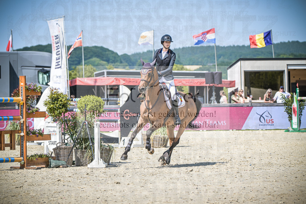 DOS_5553 | Entdecke hochwertige Reitturnierfotos von Foto Oger. Professionell, emotional und authentisch – jetzt Lieblingsmomente im Shop bestellen.Deutschlandweite Turnierfotografie. - Realisiert mit Pictrs.com