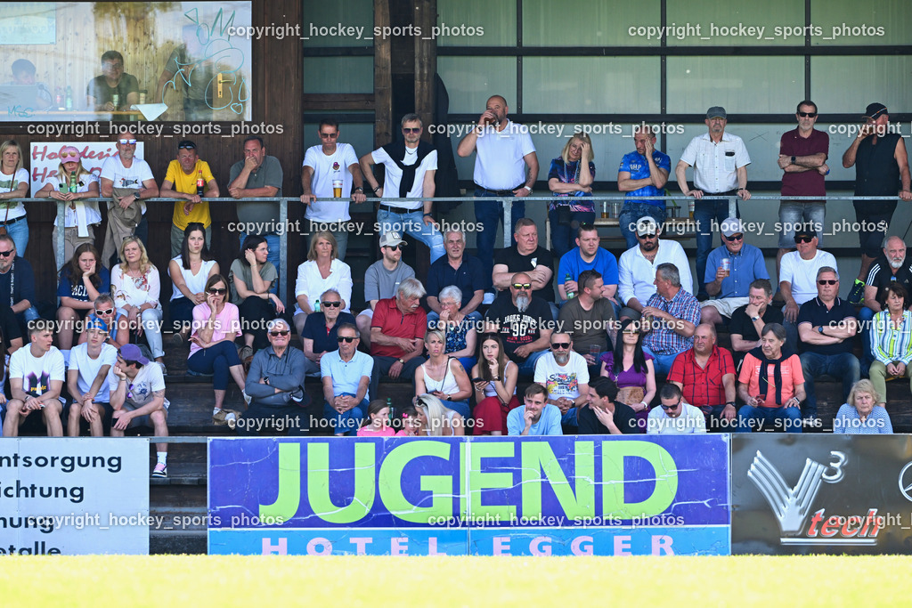SC Magdalen vs. FC Faakersee | Besucher Sportplatz St. Magdalen, SC Magdalen Fans, FC Falkensee fans, SC Magdalen vs. FC Faakersee, SC Magdalen vs. FC Faakersee am 14.04.2024 in Villach (Sportplatz St. Magdalen), Austria, (Photo by Bernd Stefan)