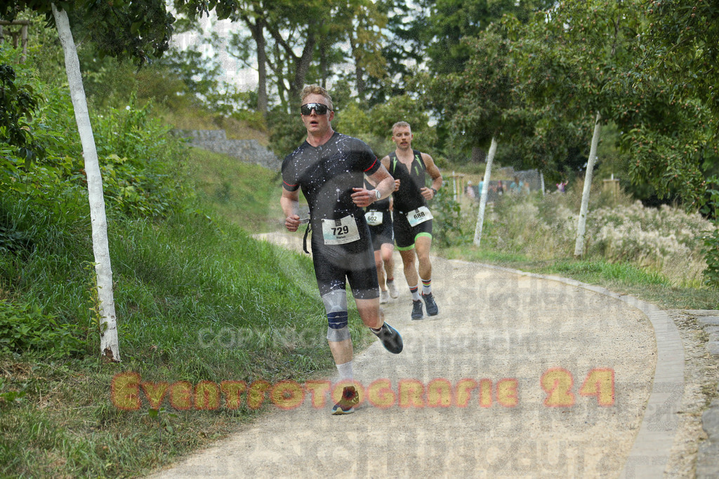 250824_1430_EX1_6478 | Sportfotografie im Rhein-Sieg Kreis, Köln, Bonn, NRW, Rheinland Pfalz, Hessen, etc. Unser Tätigkeitsfeld umfasst den Laufsport vom Volkslauf über den Marathon, Duathlon, Triathon bis zum Ultralauf wie Kölnpfad Ultra oder Schindertrail.