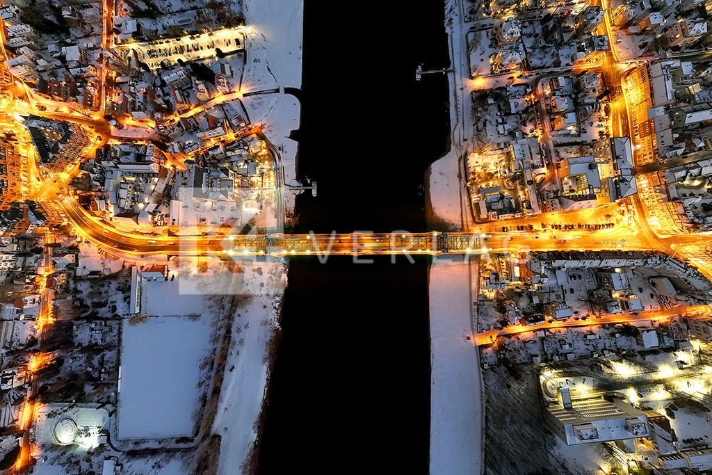 Luftaufnahme-Blaues Wunder-Winter-Nacht-DJI_20240120172001_0021_D | Blick auf das Blaue Wunder bei Nacht im Winter - Realisiert mit Pictrs.com