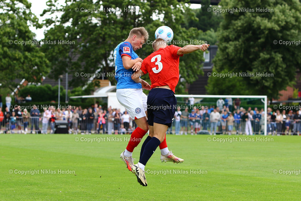 NH_HolsteinKiel_B93Kopenhagen_Testspiel_06072024 | #32 Jonas Sterner (Holstein Kiel), #3 Nicklas Mouritsen (B.93 Kopenhagen)Fußball I Herren I Testspiel I Saison 2024-2025 I Holstein Kiel - B.93 Kopenhagen I 06.07..2024 I Sportplatz Nobiskrug