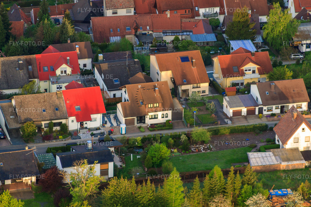 Luftbild: Zum Wald im Ortsteil Grünwettersbach in Karlsruhe im Bundesland Baden-Württemberg in Deutschland.Foto: IMG_26396.jpg vom 28.04.2010 durch Werner Riehm/FLY-FOTO.deAuflösung des Originals: 4752 x 3168 px