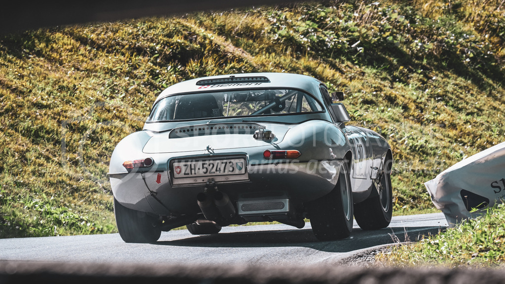 19. Arosa ClassicCar 2023 - 2. September 2023 | 19. Arosa ClassicCar 2023
Arosa, Schweiz
Kern Thomas aus Zumikon mit der Startnummer 507 in einem Jaguar E-type, Jahrgang 1963, in der Klasse Competition.
@arosaclassiccar, @arosa.official, #arosaclassiccar, #arosa, #76curves, #classiccar
Bild: Sportfotografie Markus Aeschimann | www.markus-aeschimann.ch - Realisiert mit Pictrs.com