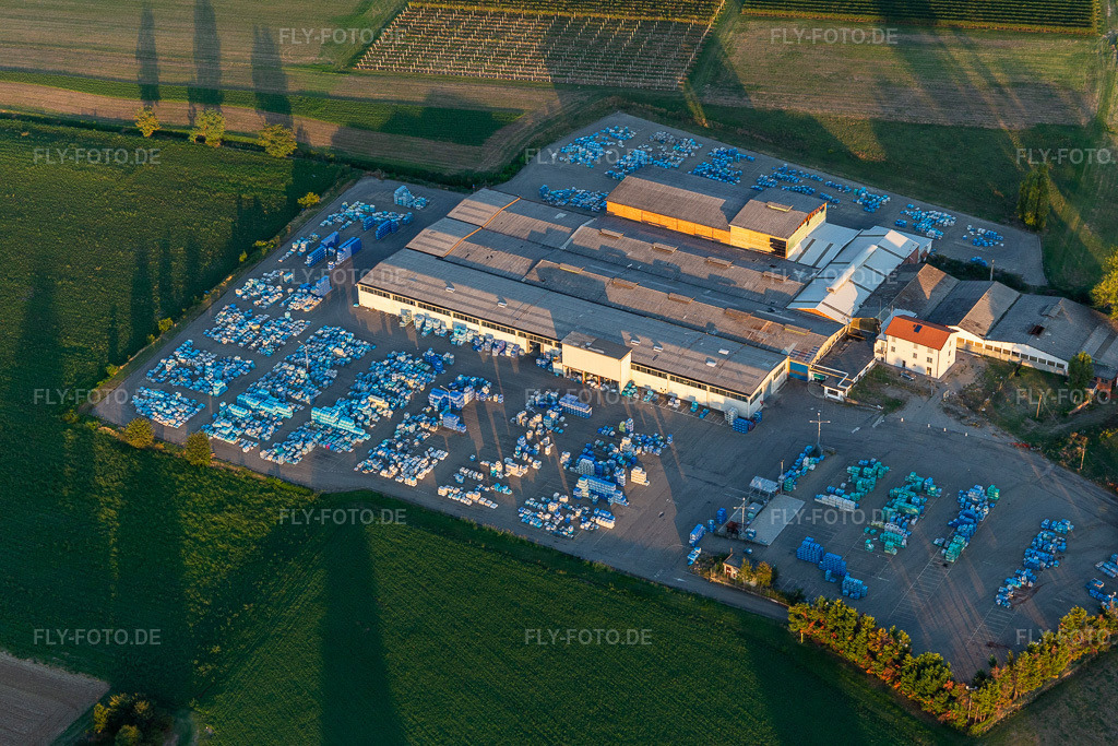 Luftbild: Logiker srl in Scandiano im Bundesland Reggio Emilia in Italien. – Foto: IMG_134762.jpg vom 19.09.2022 durch Werner Riehm/FLY-FOTO.de – Auflösung des Originals: 5472 x 3648 px – Logiker - Ceramica Flaminia è un'azienda internazionale di commercializzazione ceramiche