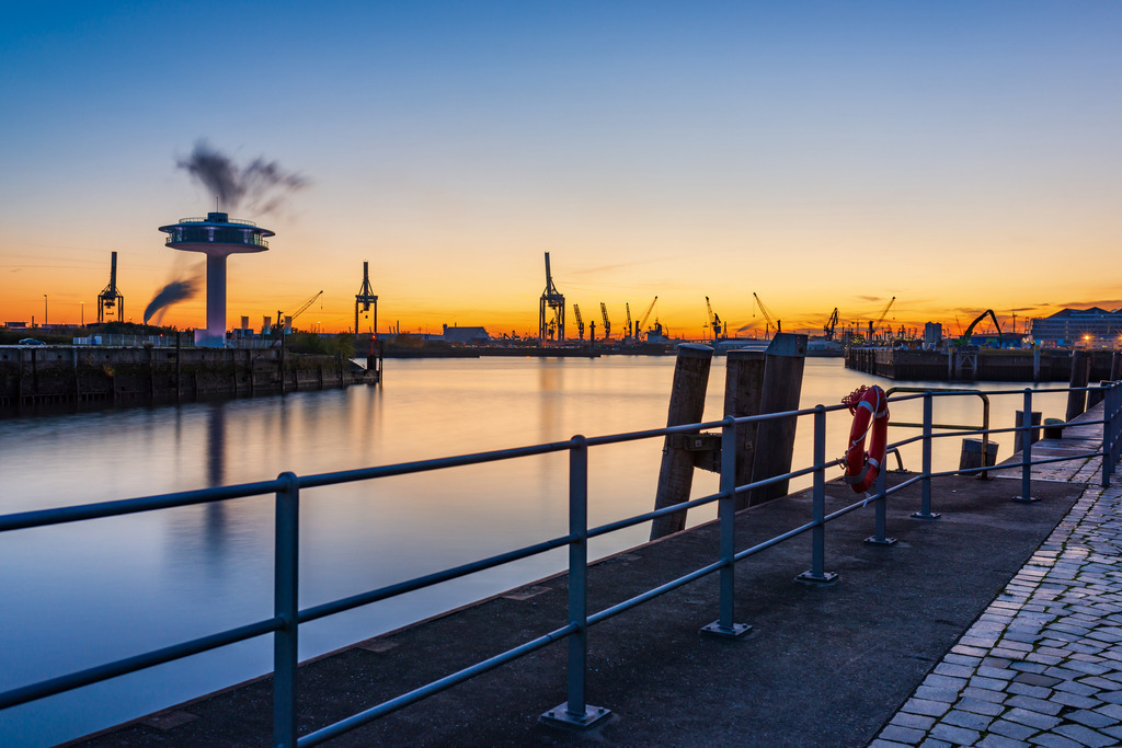 10241122 - Blaue Stunde am Baakenhafen | Blaue Stunde am Baakenhafen in der HafenCity.