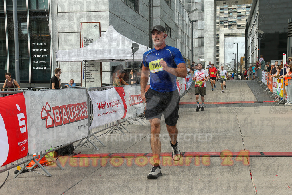 250920_1521_EX1_9054 | Sportfotografie im Rhein-Sieg Kreis, Köln, Bonn, NRW, Rheinland Pfalz, Hessen, etc. Unser Tätigkeitsfeld umfasst den Laufsport vom Volkslauf über den Marathon, Duathlon, Triathon bis zum Ultralauf wie Kölnpfad Ultra oder Schindertrail.