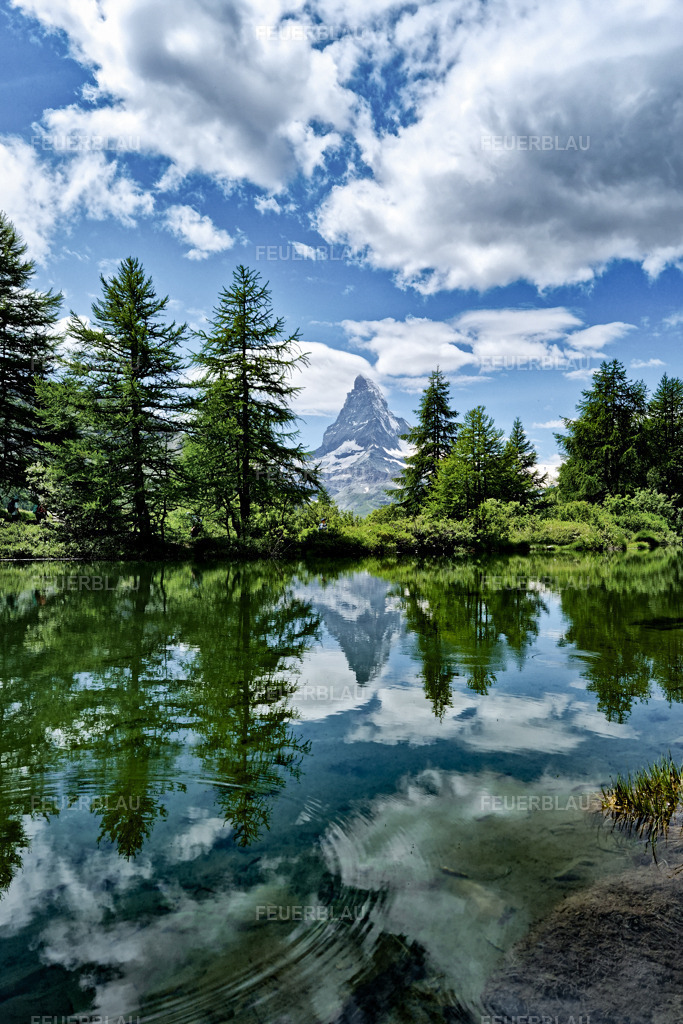 Matterhorn mit Grindjisee | FEUERBLAU | Fineart - Realisiert mit Pictrs.com