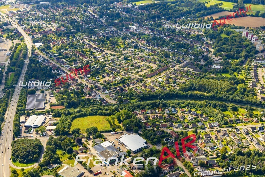 Klassische Luftaufnahme ohne Drohne zeigt:Gartenstadt bei Neumünster - Die Luftbildaufnahme wurde 2025 vom UL-Flugzeug heraus erstellt ( keine Drohnenaufnahme ) - Hochauflösende Luftaufnahme -Nicht vergleichbar mit Google Maps oder Satelittenbilder- Die Geschenkidee !Mit Lizenz und Bildrechte bestellbar