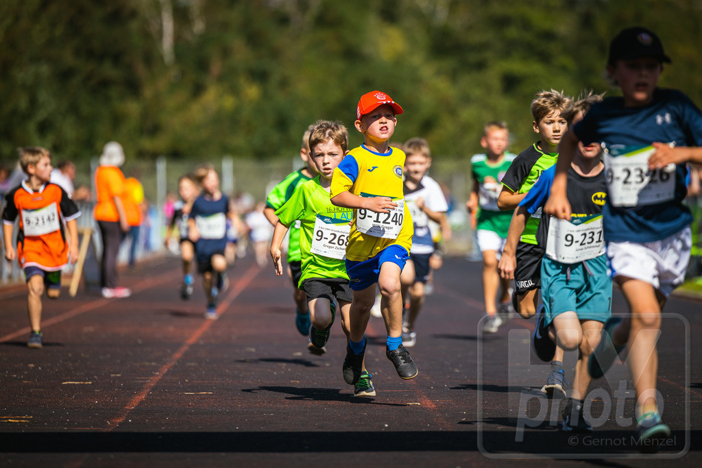 16. Hoywoj-CityLauf im Sportforum Hoyerswerda - 16.09.2023 | 1km VBH-Grundschul-Lauf 2. Klassen - Realisiert mit Pictrs.com